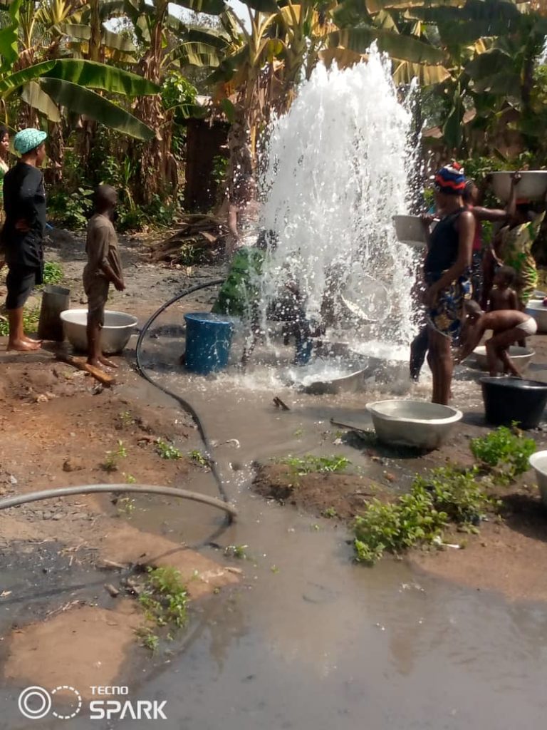 Lire la suite à propos de l’article 23-208 – Forage de 3 à 6 forages équipés de pompe manuelle ou Château d’eau dans la Région de Zou – Solidarité Eau Afrique