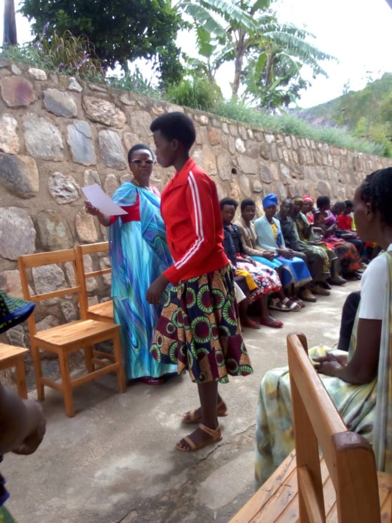 Lire la suite à propos de l’article 23/21-174 – Centre maternel de Kabacuzi – Rwanda Ensemble