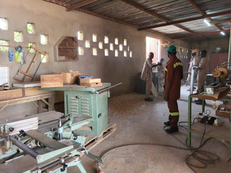 Lire la suite à propos de l’article 24-217 – Atelier professionnel en soudure et menuiserie – Morija